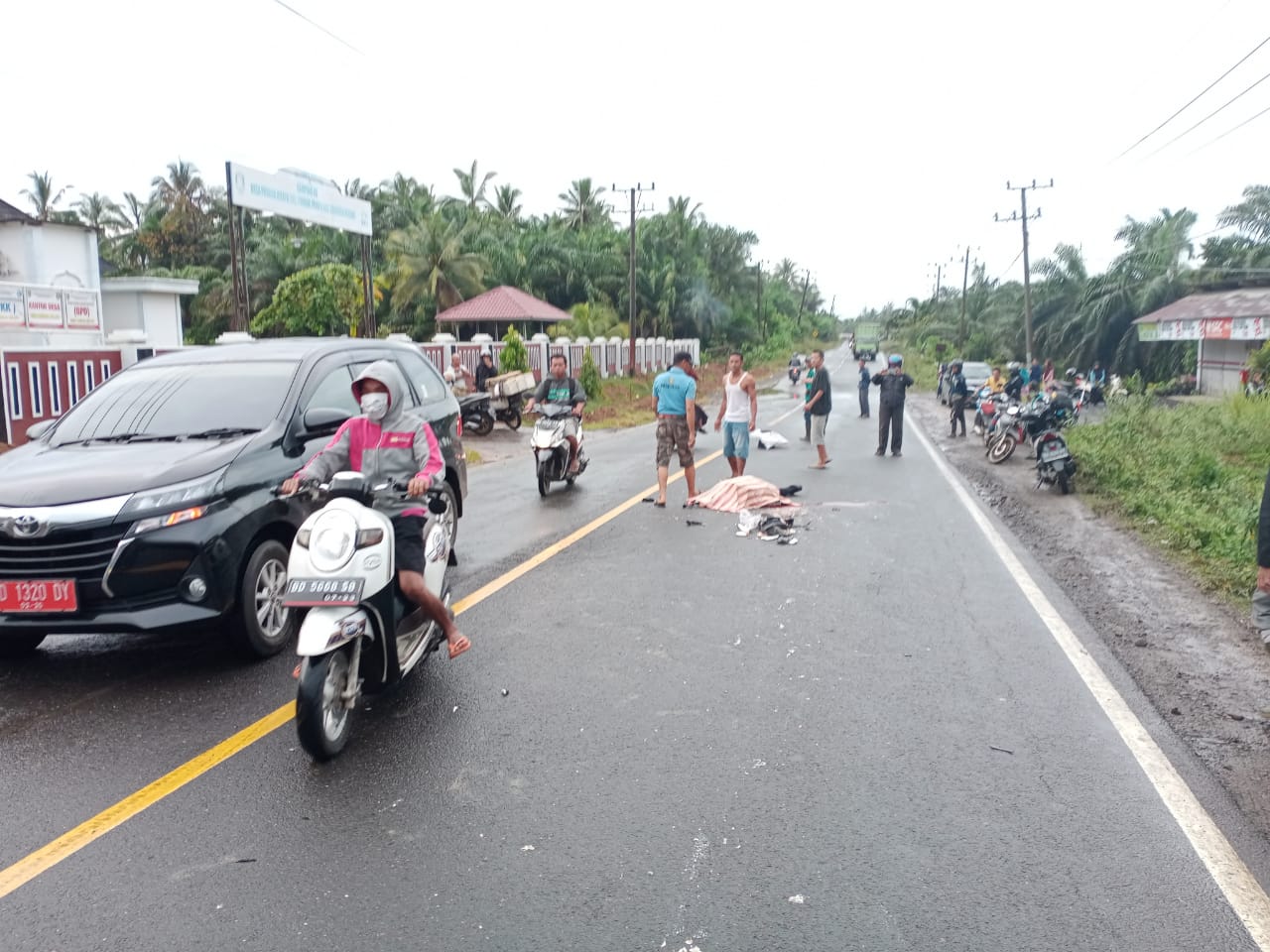 Serempet Dump Truk, Warga Kerkap Tewas di TKP