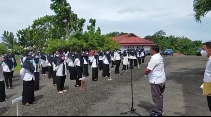 Hari Libur, Tenaga Kesehatan Kembali Terima SK