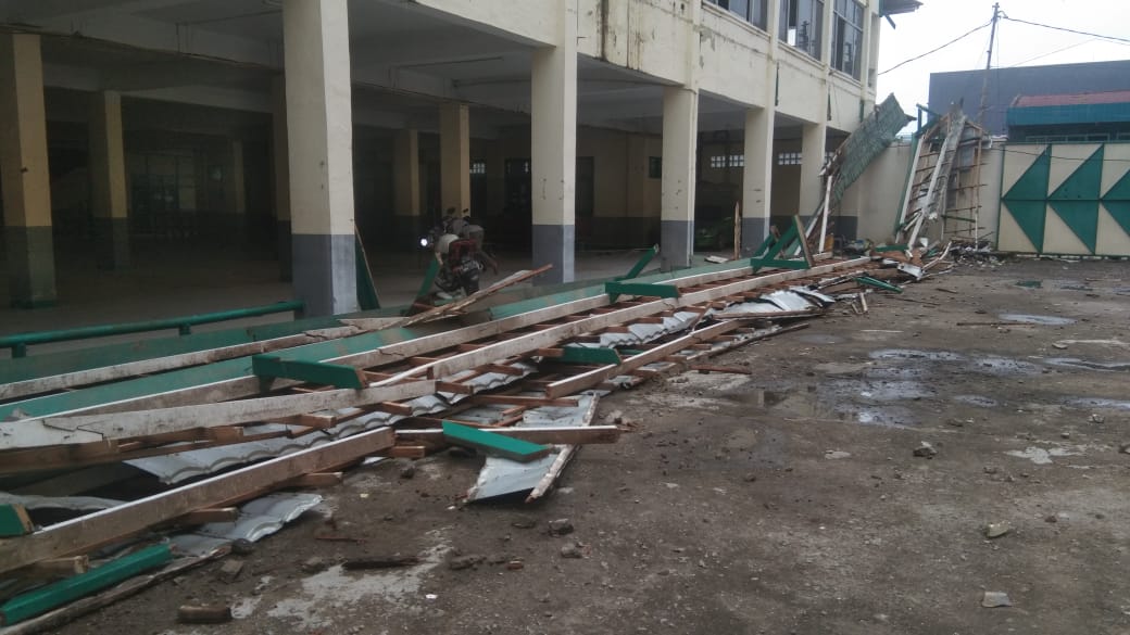 Angin Kencang, Kanopi Gedung Kampus 2 UMB Ambruk