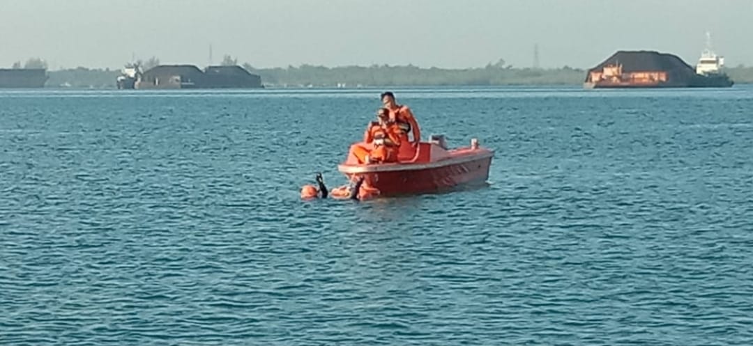 Dihantam Ombak, Perahu Pemancing Karam