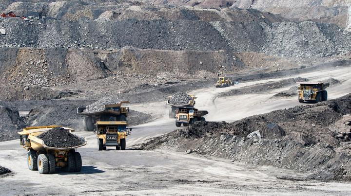 Tinjauan Yuridis Undang-Undang Nomor 3 Tahun 2020 Tentang Pertambangan Mineral dan Batubara, dari Perspektif: 