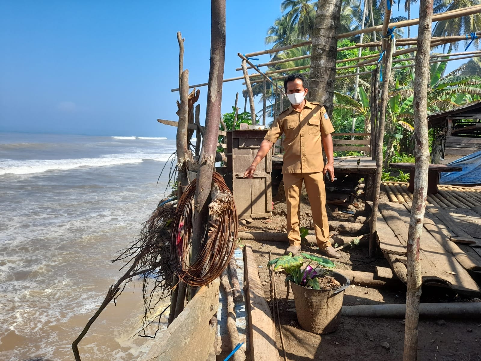 Abrasi Pantai, Puluhan Rumah di Desa Dusun Raja Terancam Amblas