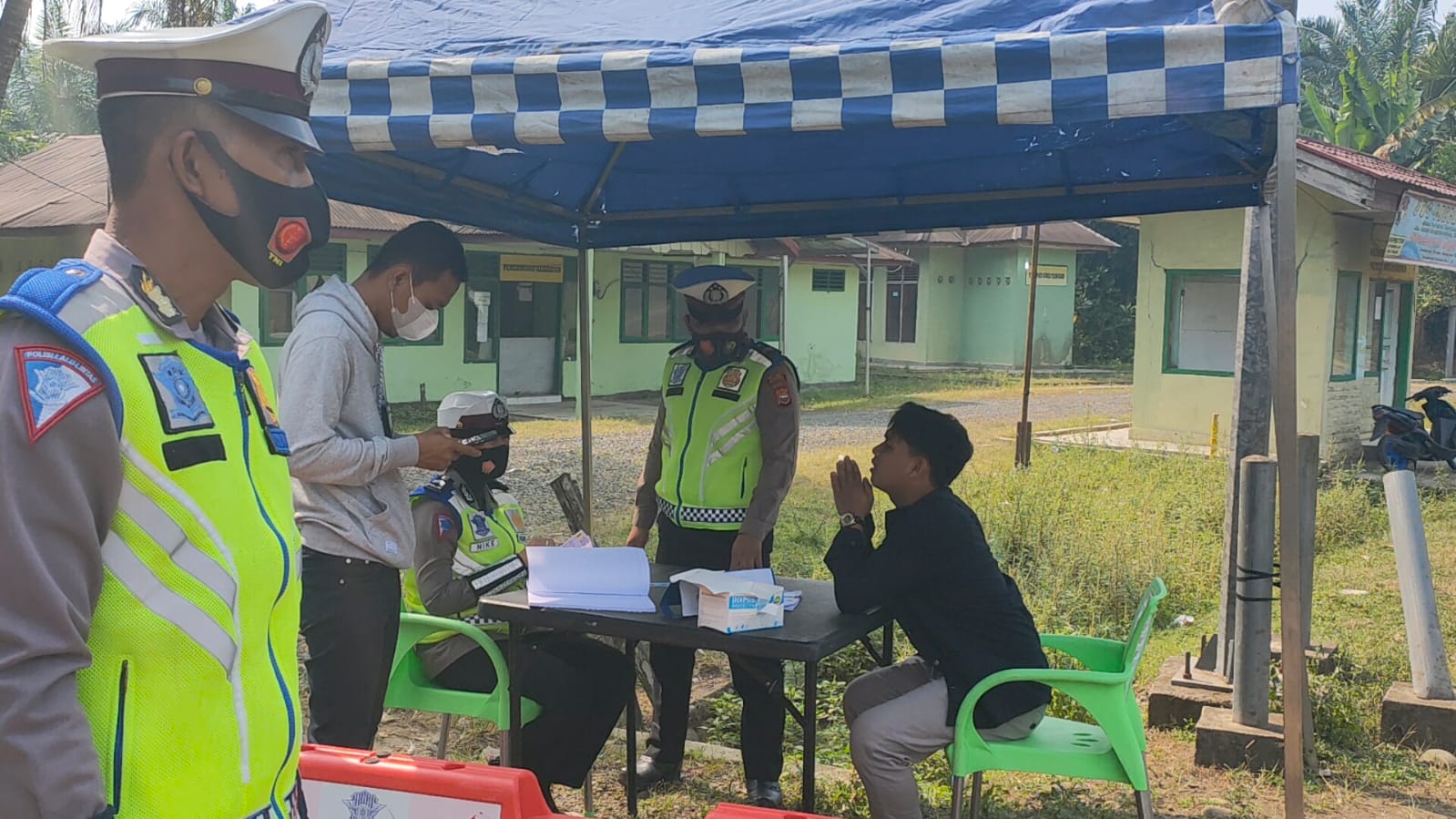 Satlantas Polres Mukomuko Lakukan Penyekatan di Perbatasan