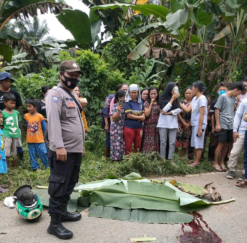 Diduga Hilang Kendali, Pengendara Motor Tewas Ditabrak Minibus