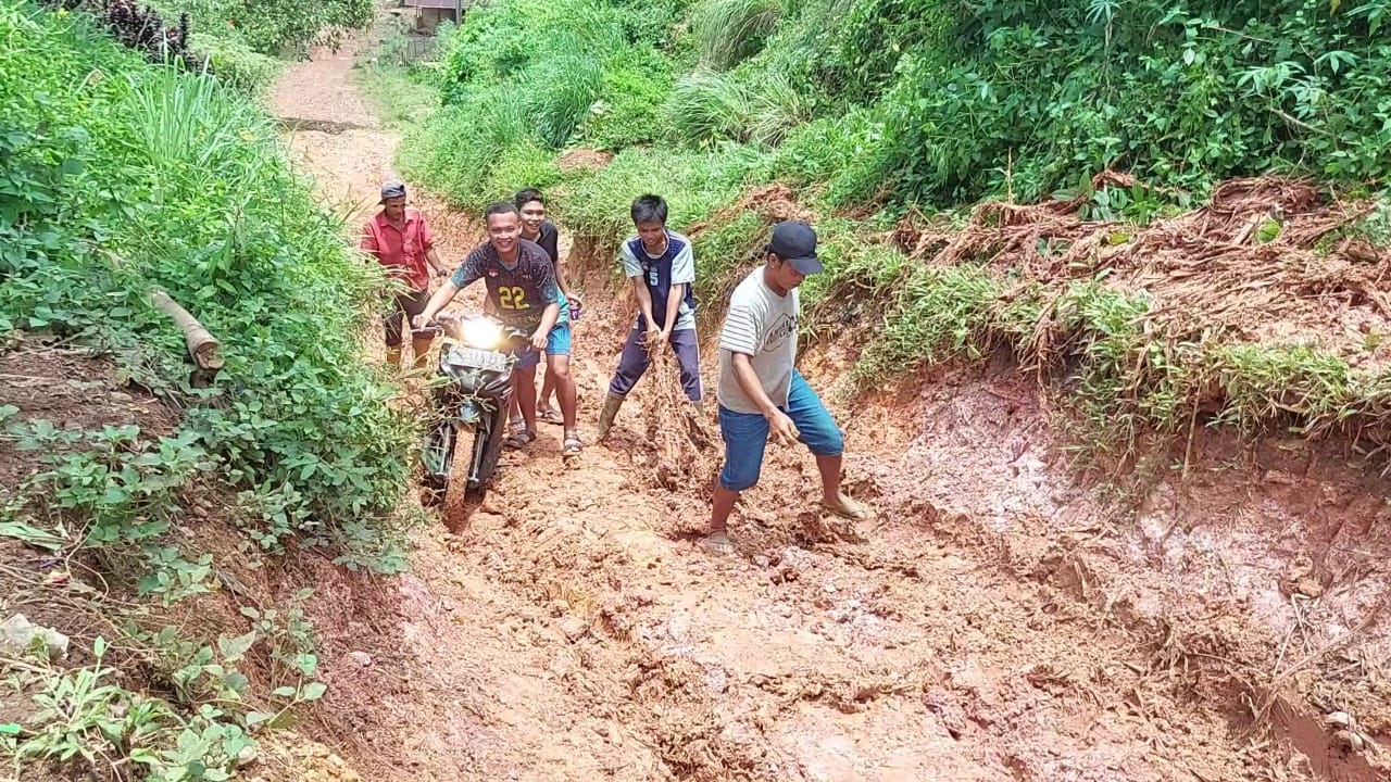 Akses Jalan di Dua Kecamatan Ini Nyaris Terisolir 