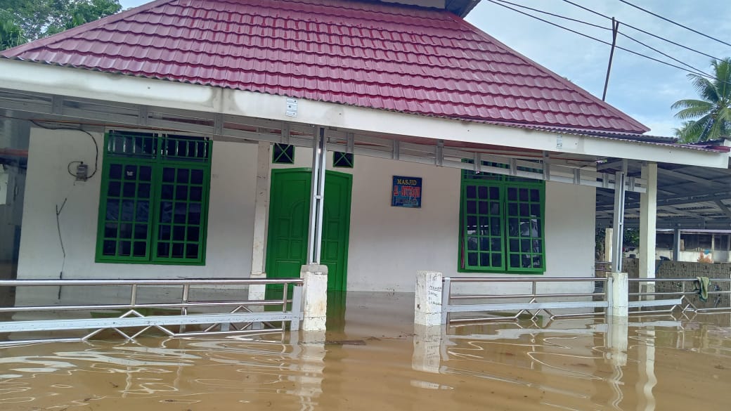 Lima Desa di Kecamatan Air Besi Terendam Banjir