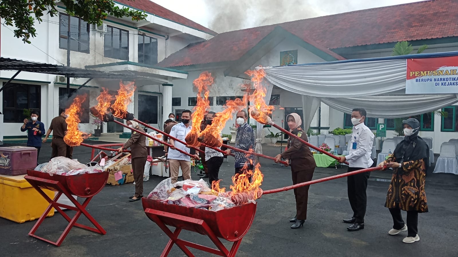 145 BB Hasil Kejahatan Dimusnahkan