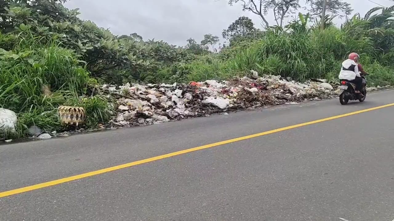 Jalan Lintas Kepahiang-Curup Jadi Wisata Sampah