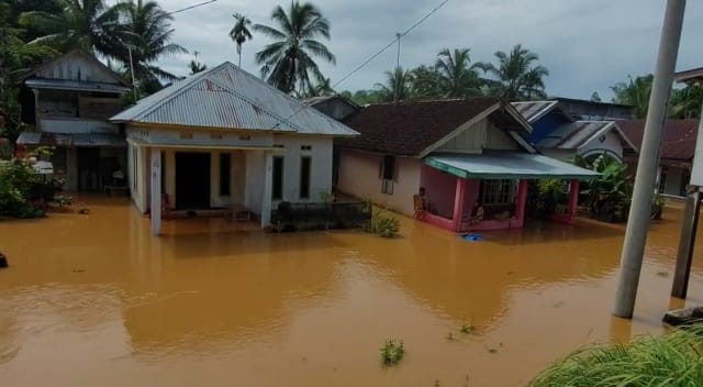 Jalan Nasional dan Puluhan Rumah Terendam Banjir