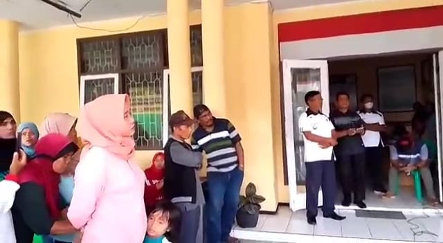 Rekomendasi Tak Kunjung Keluar, Kades dan Masyarakat Murka