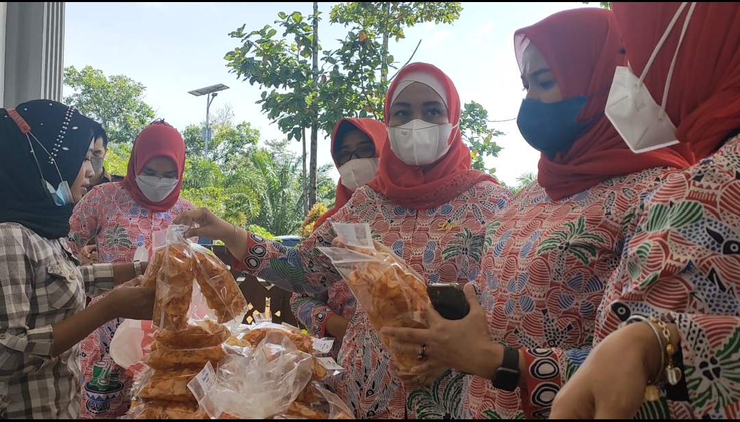 Perkenalkan UMKM, PKK dan Perindagkop Gelar Bazar