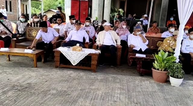 Gubernur Resmikan GSG desa Suro Lembak