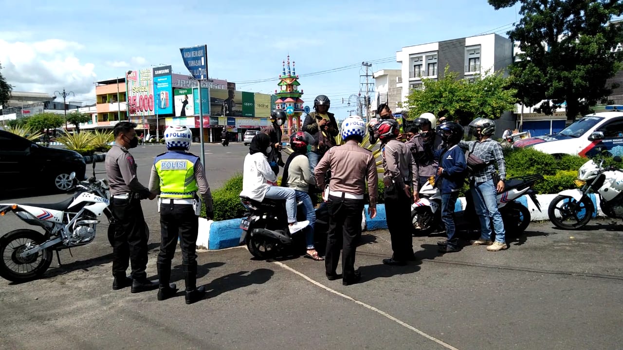 Pelanggar Lalulintas Diberi Sanksi Teguran