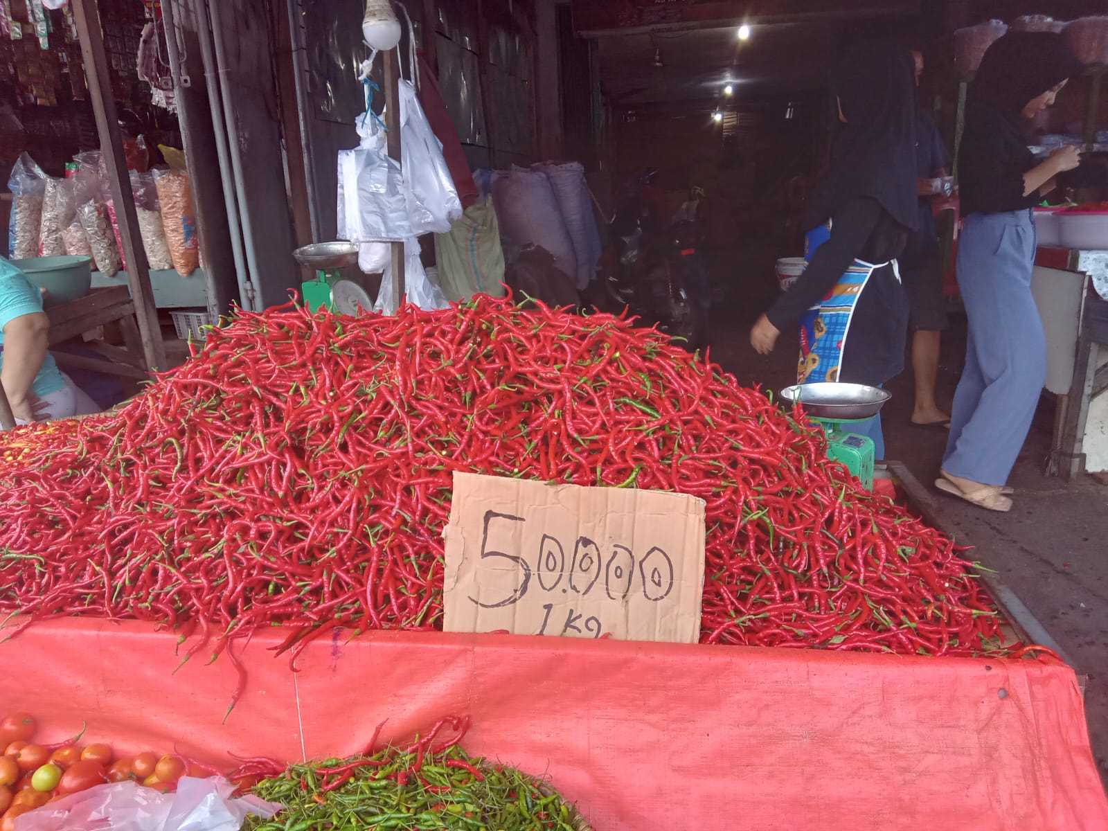 Hari Kelima Puasa, Harga Cabai Merah di Pasar Panorama Anjlok Jadi Rp50 Ribu per Kilogram
