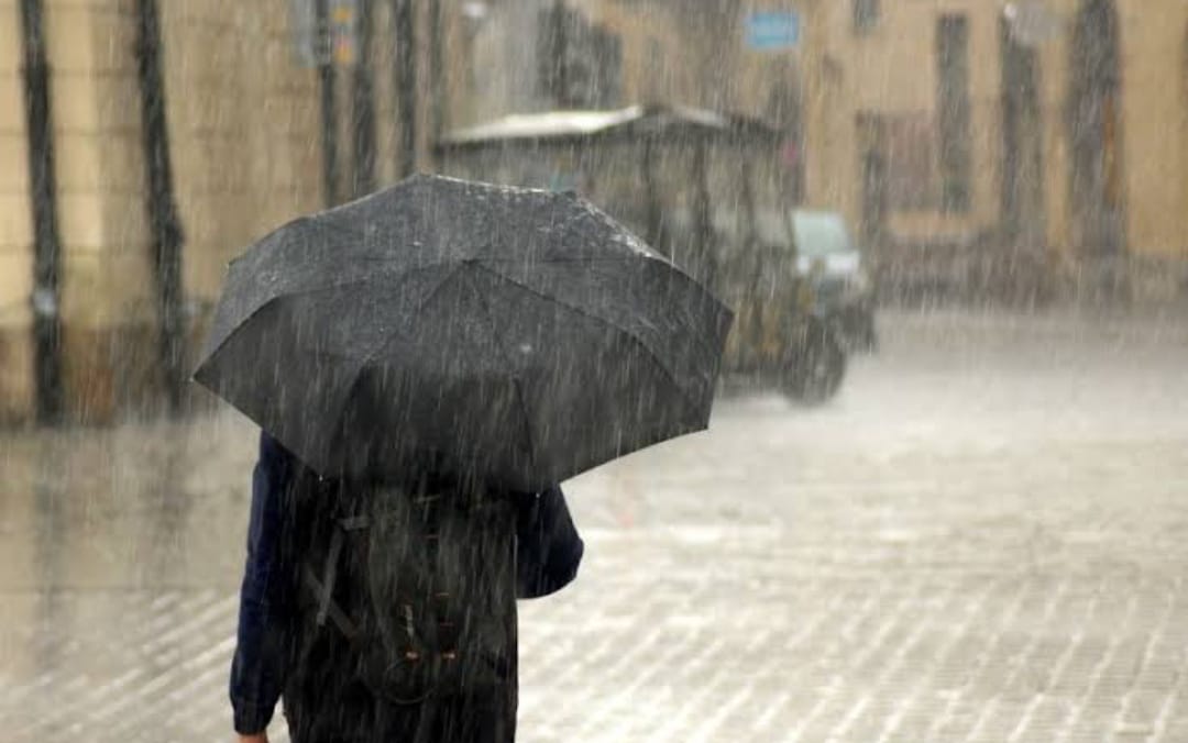 Sering Terkena Air Hujan, Berikut 6 Cara Mencegah Pusing dan Pilek Setelah Kehujanan