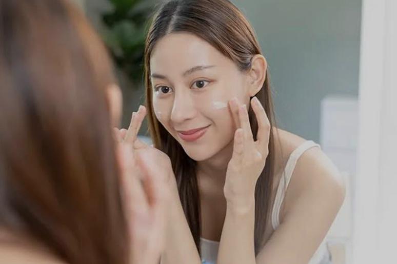 Tak Hanya Lindungi Kulit dari Sinar Matahari,10 Sunscreen Ini Ampuh Bikin Wajah Glowing Bebas Flek Hitam!