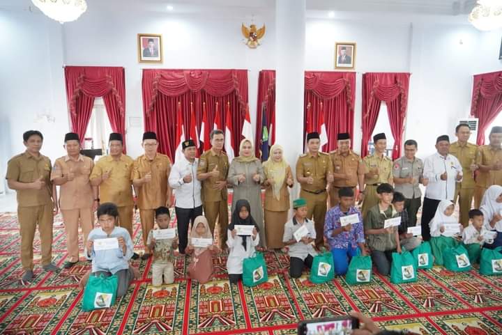 Pemkab Seluma Bagikan Bantuan kepada Ratusan Anak Yatim, Fakir Miskin, dan Penderita Thalasemia