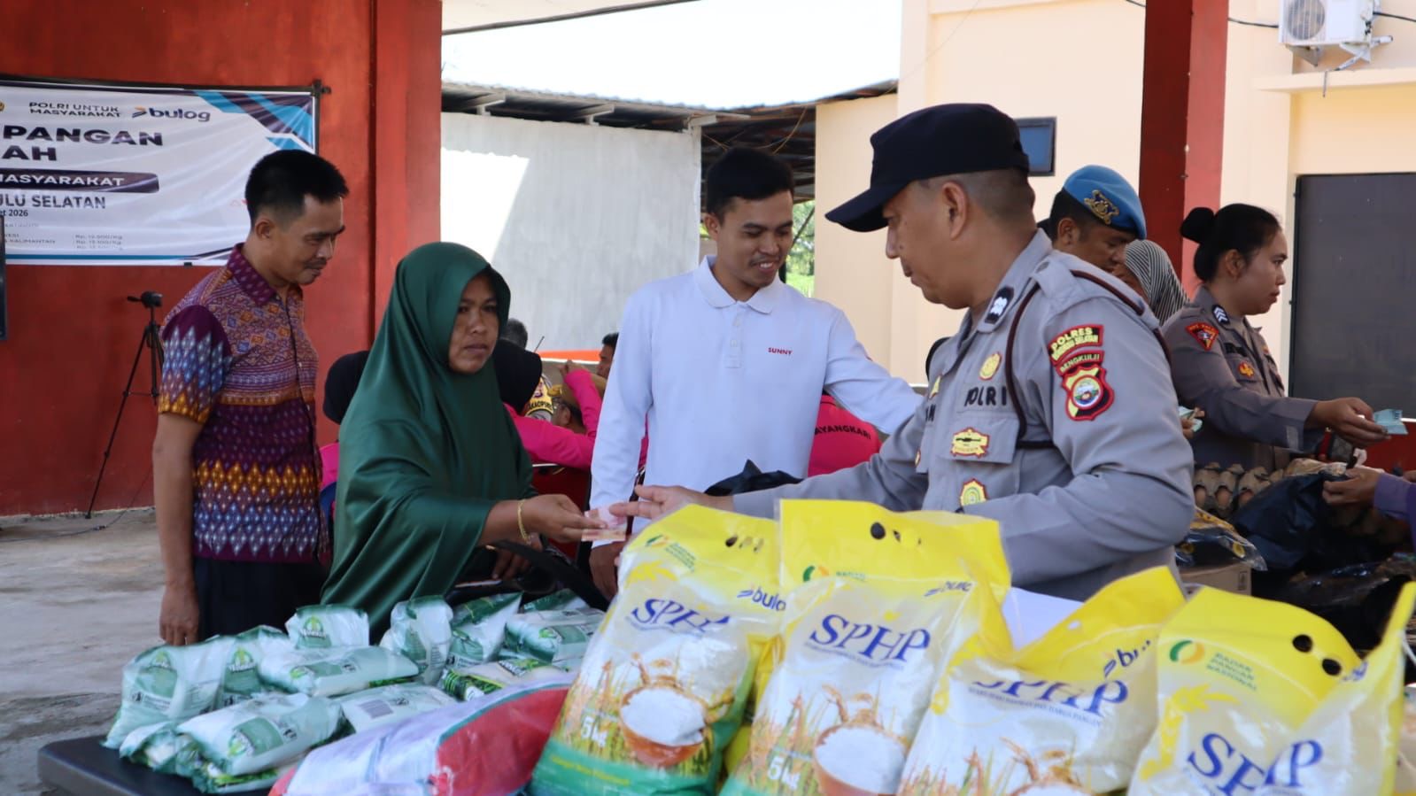 Gelar Bazar Pangan Murah, Polres Bengkulu Selatan Jual Beras SPHP Rp58 Ribu Jelang Lebaran