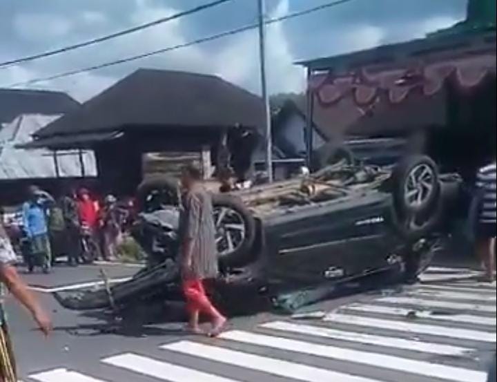 BREAKING NEWS: Mobnas Pemkab Mukomuko Terlibat Kecelakaan Parah di Kepahiang, 1 Orang Tewas