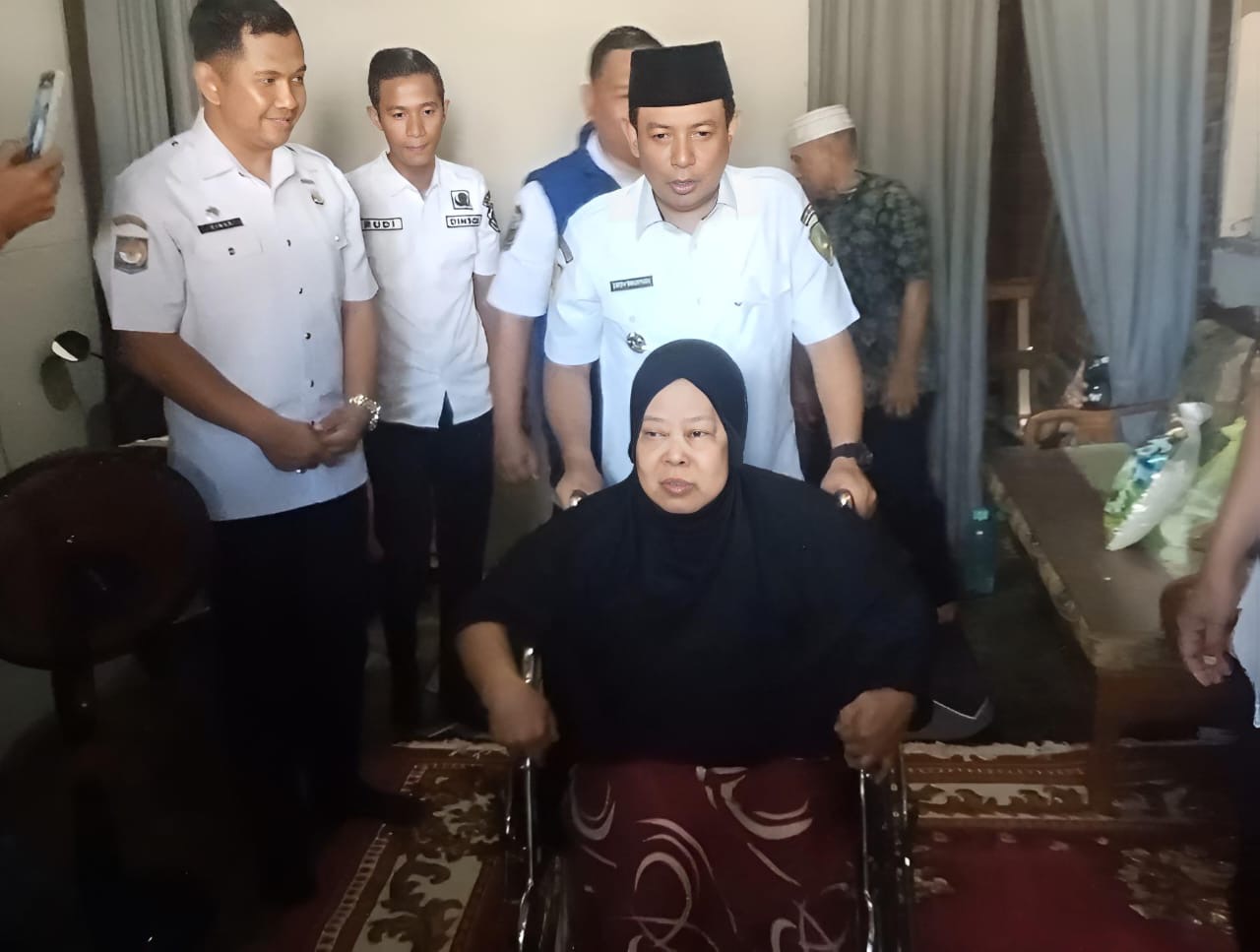 Warga Kota Bengkulu Bahagia, Kursi Roda dari Walikota Hadirkan Haru