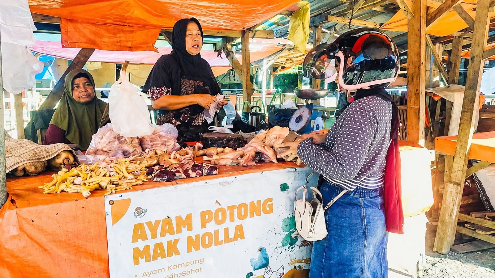Imbas Minimnya Pasokan Pasca-Iduladha, Harga Ayam di Pasar Ampera Melesat ke Rp50 Ribu per Kilogram