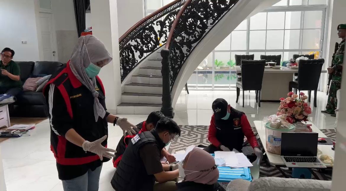 Rumah Mewah Kadis Kesehatan Kota Bengkulu Digeledah, Tim Penyidik Temukan Ini