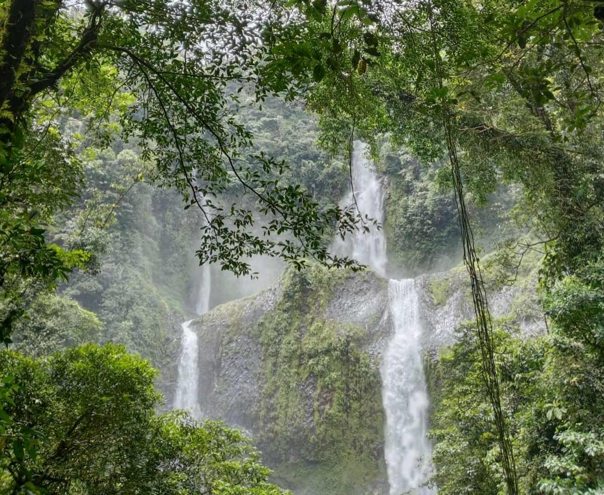 Keindahan Air Terjun Curug Sembilan di Kabupaten Rejang Lebong