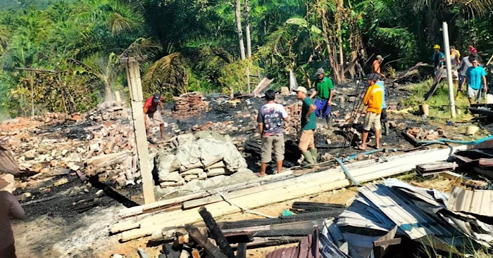Ditinggal Pemiliknya, 1 Rumah Semi Permanen Ludes Terbakar di Bengkulu Utara