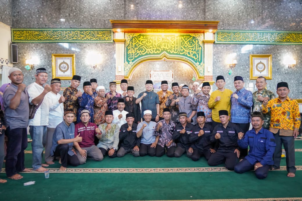 Komitmen Gubernur Rohidin Memakmurkan Masjid dan Rumah Ibadah: Serahkan Bantuan Dana Pembebasan Lahan