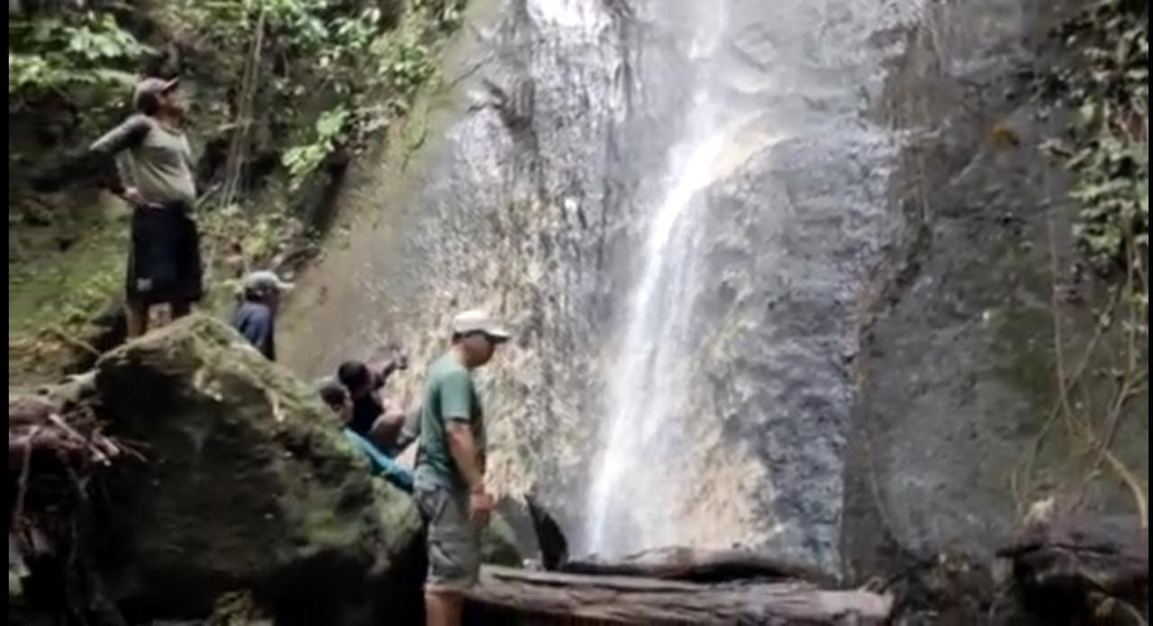 Air Terjun Curup Tinggi Wisata Tersembunyi di Pagar Gading