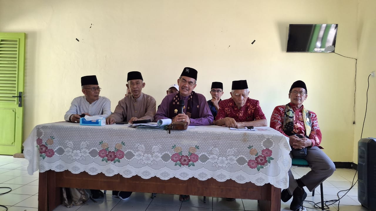 Momen HUT Provinsi Bengkulu Ke-57, BMA Berikan Gelar Adat Kepada 8 Orang Anak Negeri Bengkulu