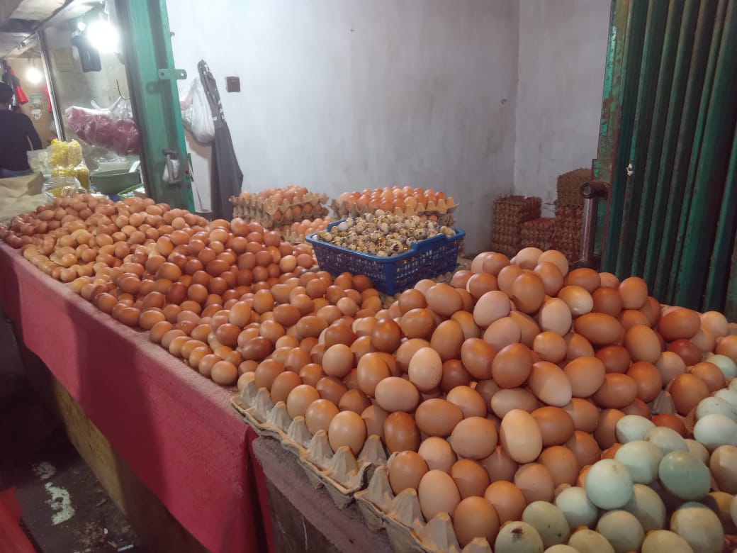 Harga Telur di Pasar Panorama Bengkulu Melonjak Tajam Jelang Nataru 2025