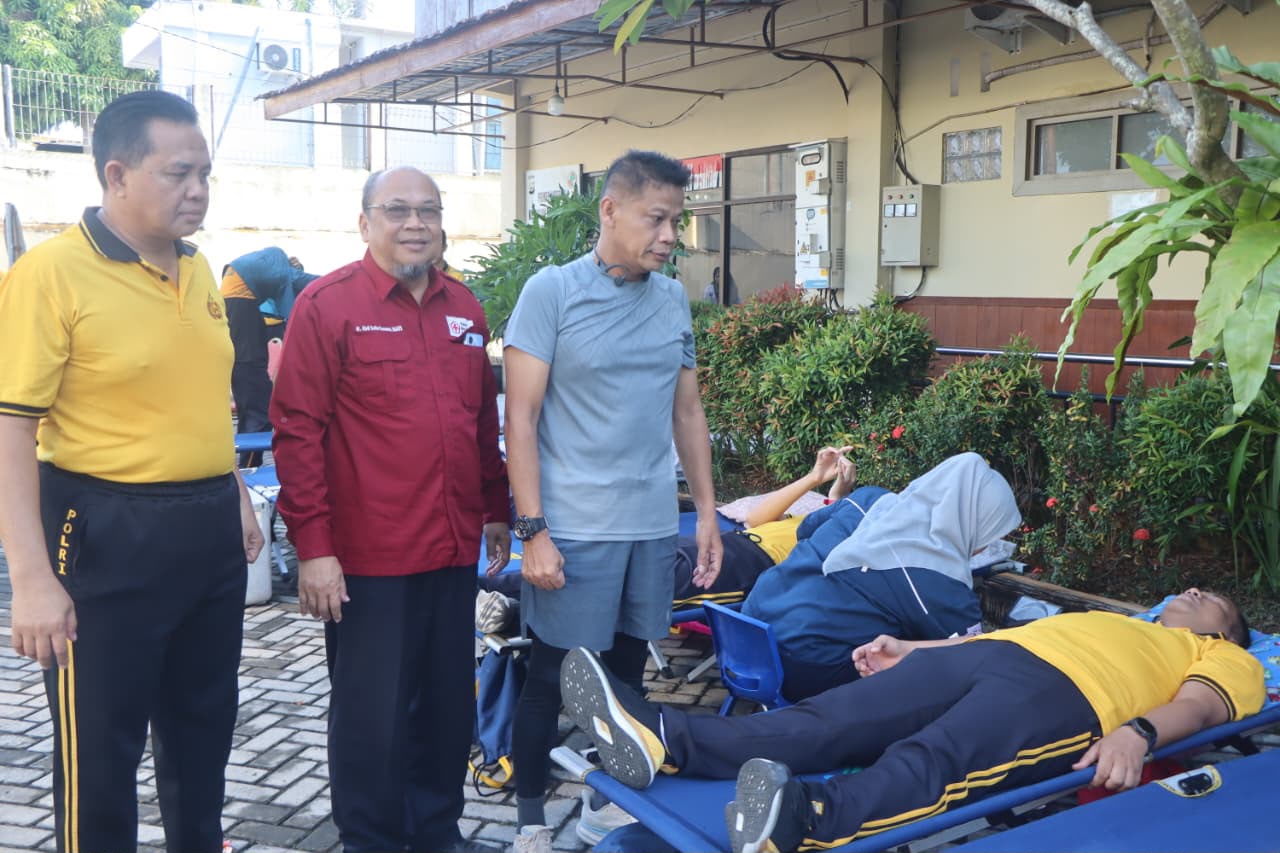Tetes Darah untuk Sesama, Wakapolda Pimpin Donor Darah di Mapolda Bengkulu
