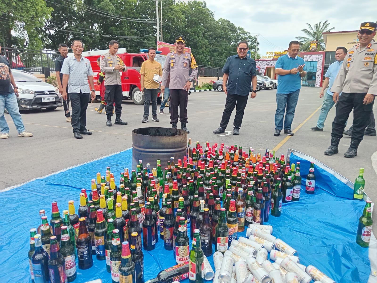 Hasil Ops Pekat Nala II, Polresta Bengkulu Musnahkan Ribuan Botol Miras dan 6 Kilogram Ganja Kering Siap Edar