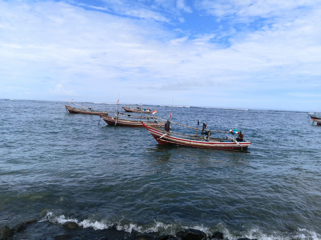 Gelombang Tinggi hingga Angin Kencang, Cuaca Ekstrem Buat Aktivitas Nelayan Pantai Malabro Terganggu dan Rugi