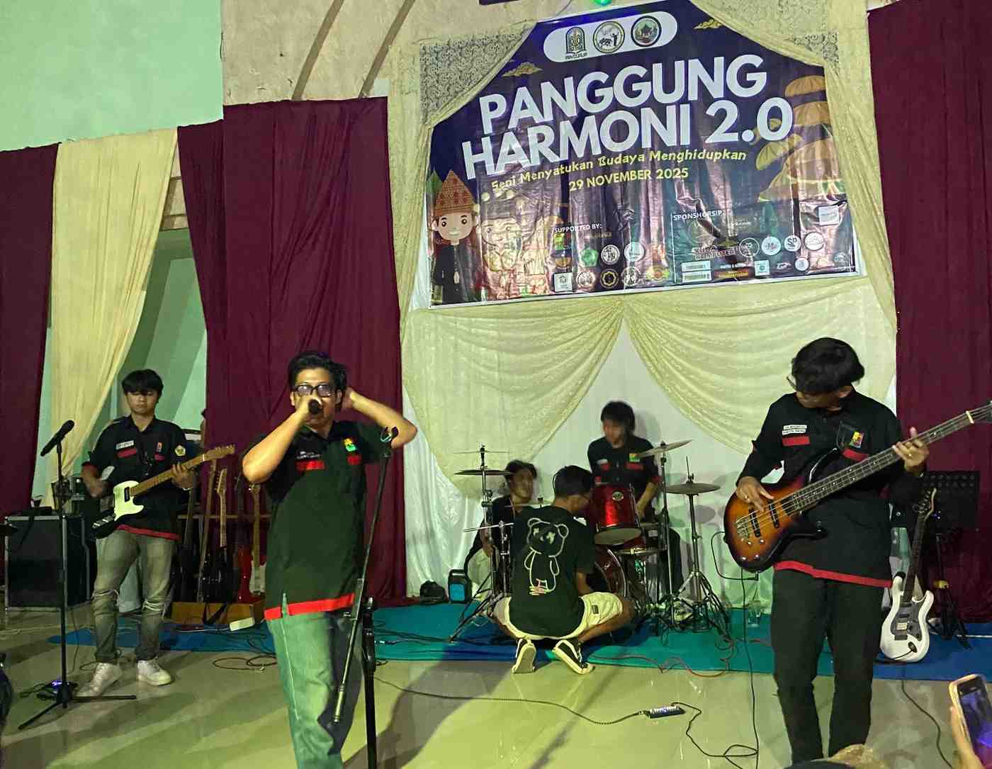NOTURNA Bikin Panggung Harmoni 2.0 Bergema, UKM Seni UNIVED Tampilkan Aksi Memukau