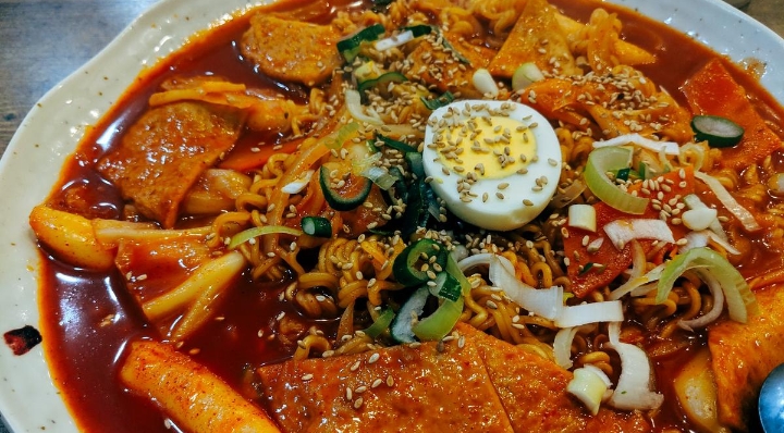 Makanan Pedas Tidak Boleh Dikonsumsi Saat Demam, Cek Daftar Lainnya Disini!