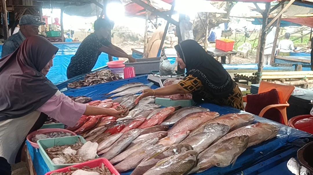 Harga Ikan di Pasar Bengkulu Naik, Penjual Akui Dampak Cuaca Buruk
