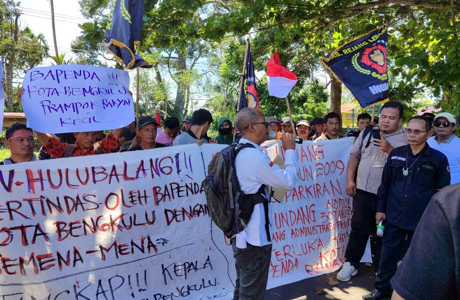 Kisruh Pengelolaan Parkir Alfamart, Ormas Hulubalang Gelar Demo di Kantor Walikota Bengkulu