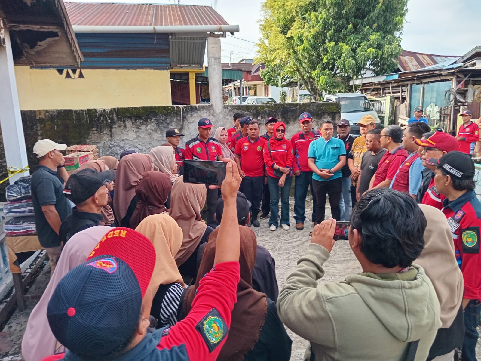 Redkar, Cakrawala Merah Putih dan PPNI Bantu Korban Kebakaran di Penurunan