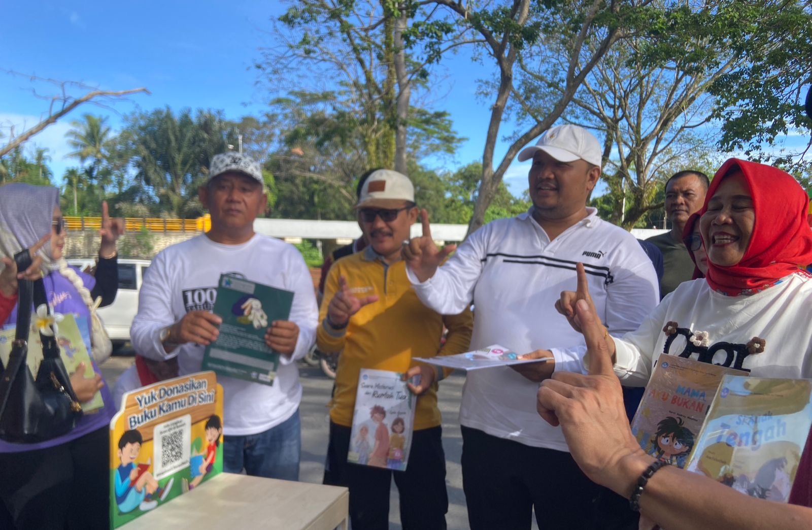 Wujudkan Bengkulu Bersih dan Cinta Baca, Pemkot dan TBM Gelar Aksi di Danau Dendam