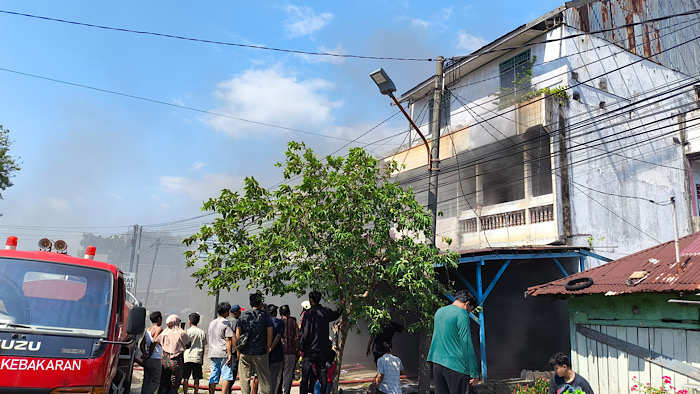 Rumah Kontrakan dan 2 Ruko di Kampung Bali Terbakar, 8 Unit Damkar Dikerahkan