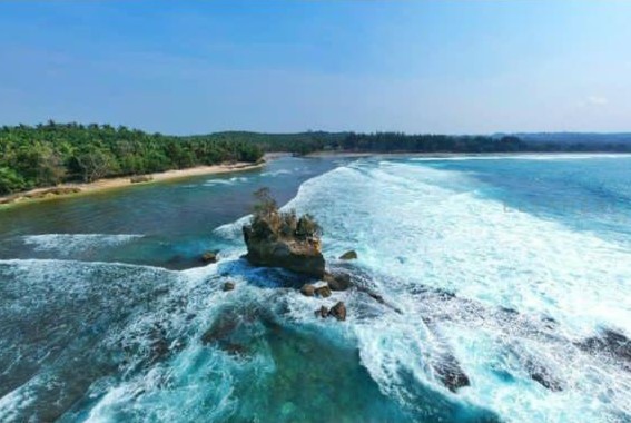 Misteri Batu Jung Dibalik Keindahan Pantai Way Hawang Bengkulu, Destinasi Wisata Ini Jadi Penangkaran Penyu