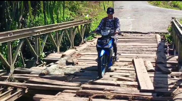 Jembatan di Desa Lubuk Terentang Rusak, Aktivitas Warga Terhambat