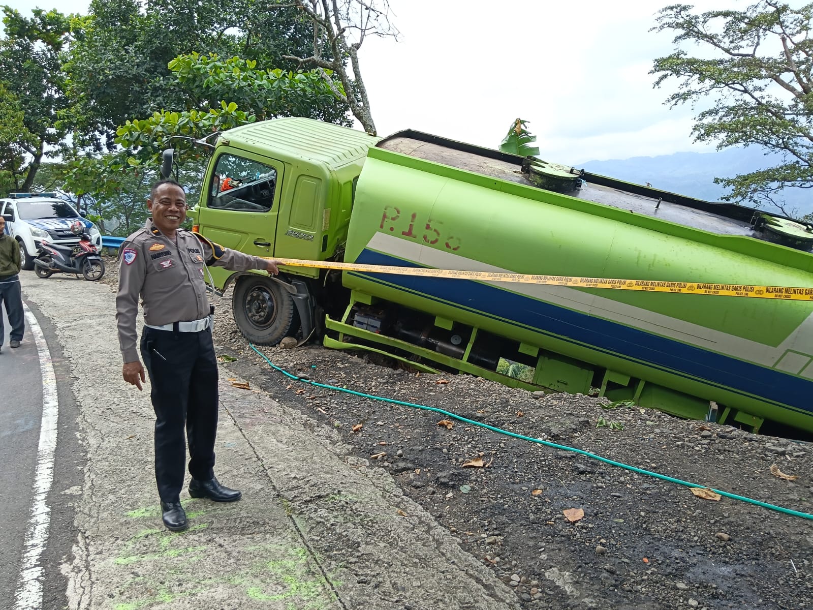BREAKING NEWS: Fuso Pengangkut CPO Sawit Nyaris Terjun ke Jurang 