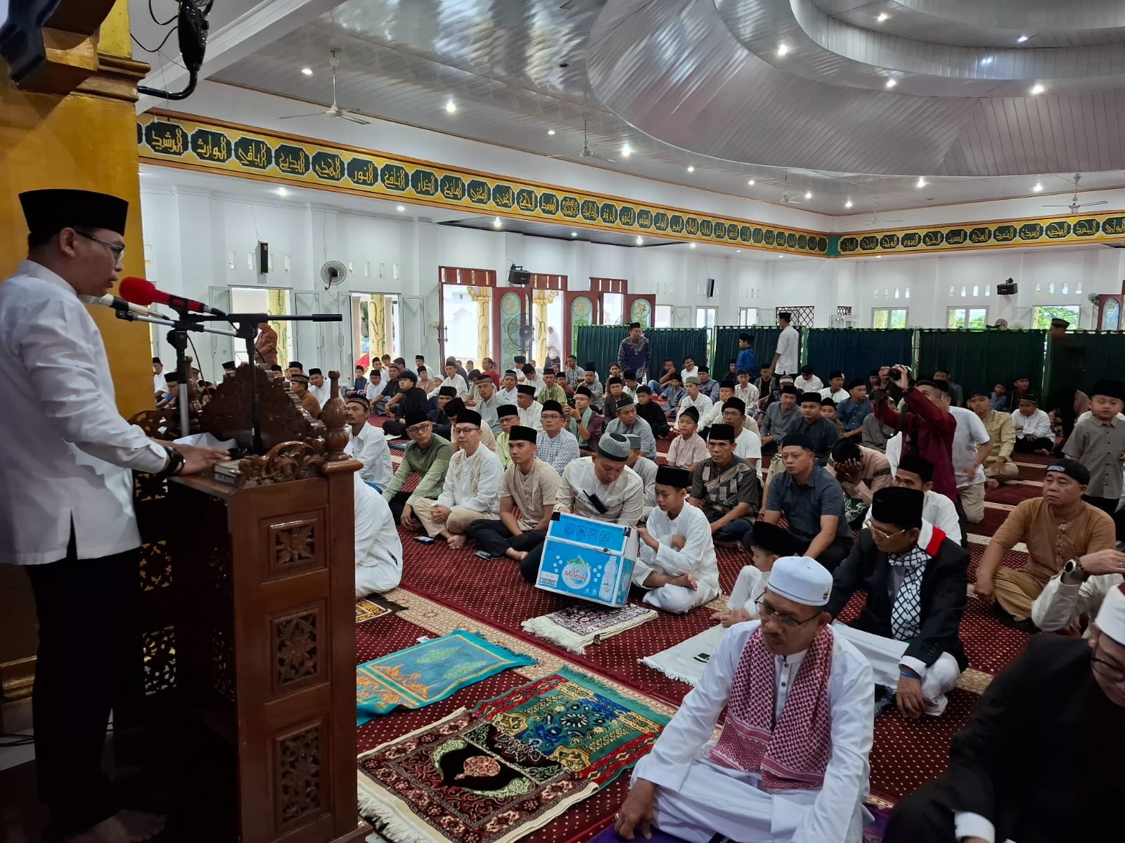 Bupati dan Wabup Seluma Salat Idulfitri di Masjid Baitul Falihin
