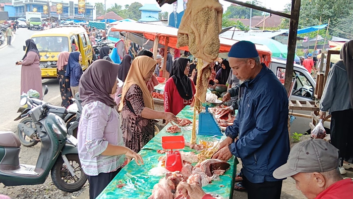 Stok Menipis, Daging Sapi di Taba Penanjung Ludes Diserbu Warga Meski Harga Merangkak Naik