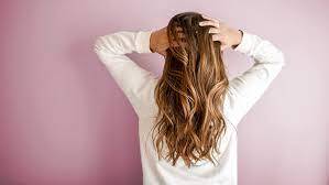 Penyebab hingga Cara Mengatasi Rambut Kering dan Mengembang