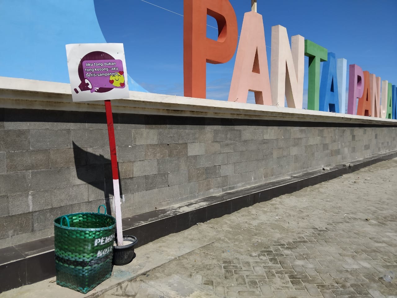 Pantai Panjang Kini Punya 500 Tong Sampah, Pedagang Minta Pengangkutan Lebih Cepat
