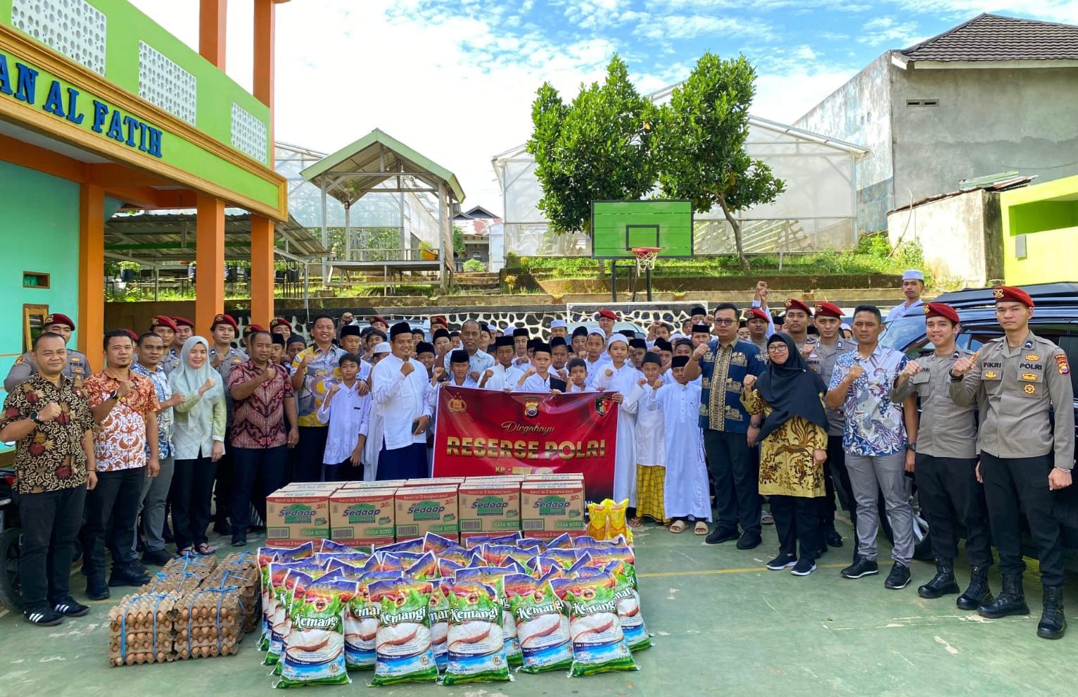 Peringati HUT Reserse ke-78, Ditreskrimsus Polda Bengkulu Bagikan Sembako ke Panti dan Pesantren 